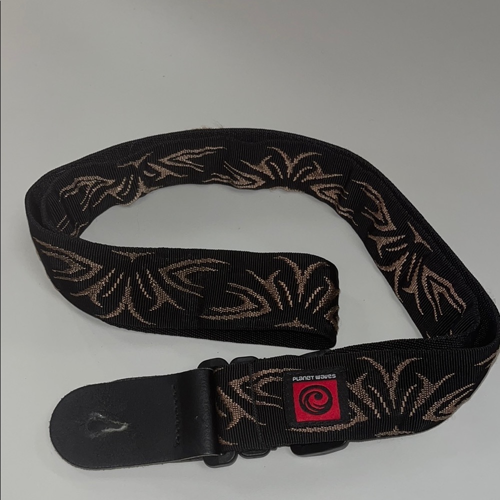 Planet Waves Black and Brown guitar strap / preowned adjustable sizing